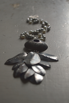 Collar perlas y hojas ▽ Listo para entregar - comprar online