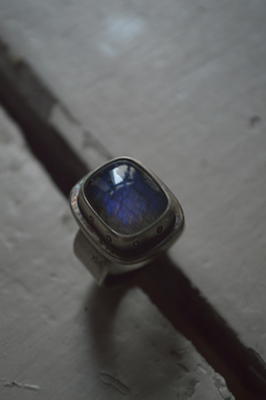 Anillo Mineral Labradorita ▽ Listo para entregar en internet