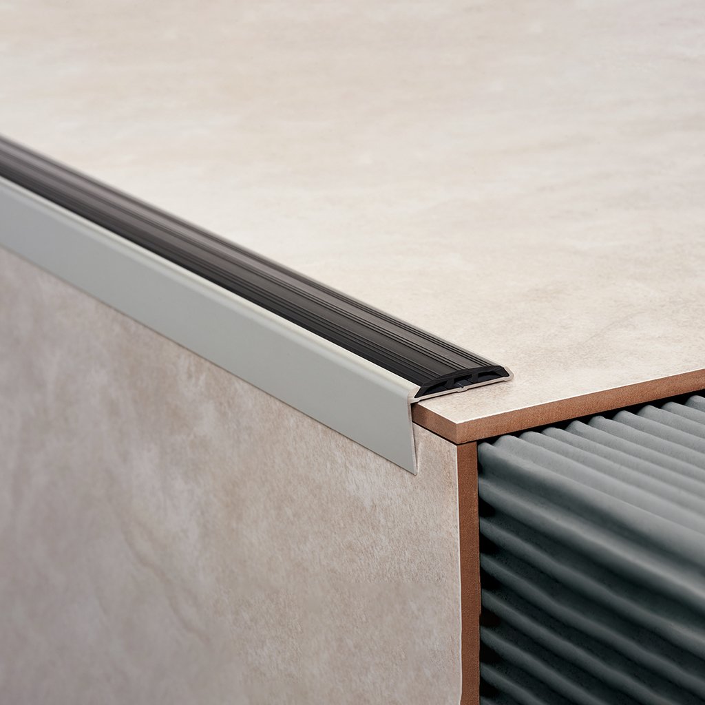 Nariz de Escalón Paso con PVC - ASTARTE DISTRIBUCIONES