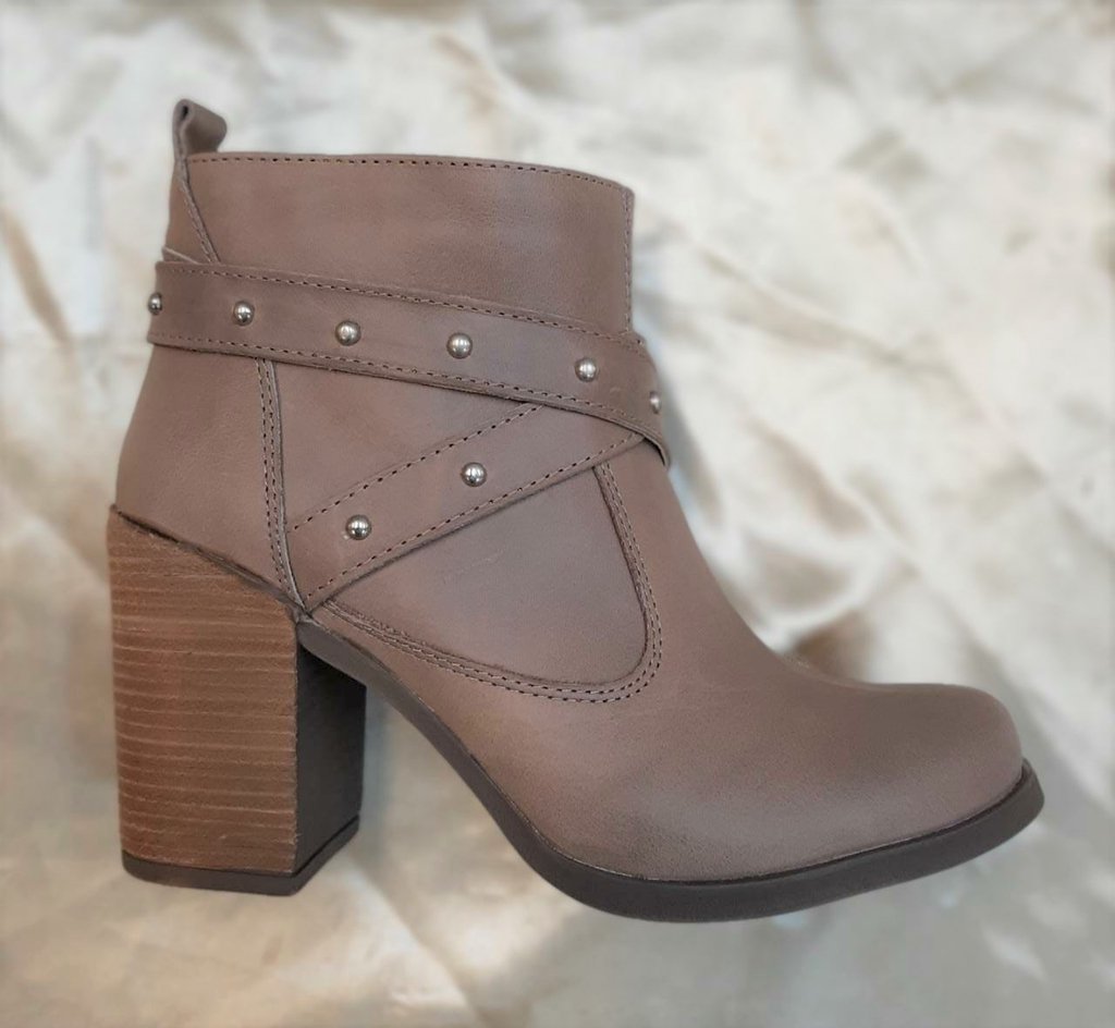 BOTA CORTA TACO FOLIA LUCIA NUX - Giuliano Damas