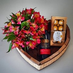 Caixa Coração de Astromélias, Vinho e Ferrero Rocher - comprar online