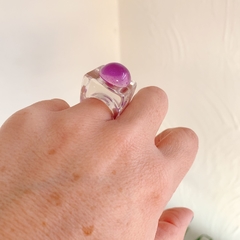 Anillo acrílico transparente con toque circular lila - comprar online