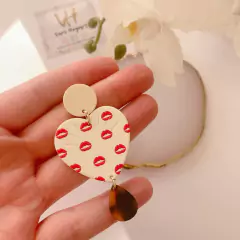Aro corazón beso y gota efecto “CAREY” - tienda online