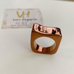 Anillo efecto metálico