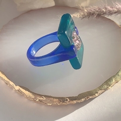 Anillo acrílico azul y verde más strass en internet