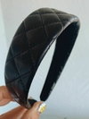 Cintillo negro acolchado