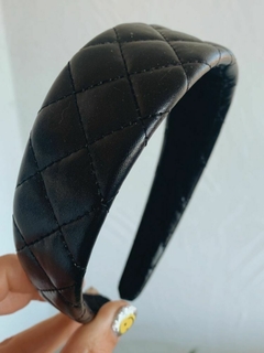 Cintillo negro acolchado