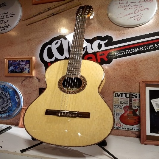 Guitarra criolla Gracia D - Centro Hogar Music