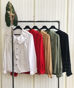 CAMISA CUELLO BOBO POPLIN LISO.
