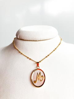 Dije de oro 18k inicial M