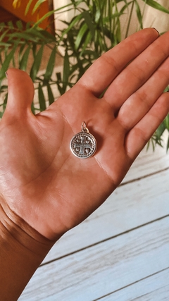 Dije de plata inflada cruz