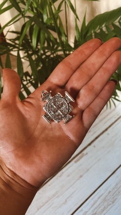 Dije de plata inflada San Benito