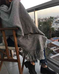 MANTA CON FLECOS GRIS - comprar online