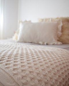 PIE DE CAMA MANOL CRUDO en internet