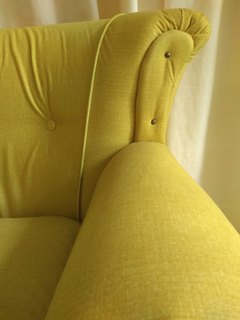 Sillón ODA CON PANA GUANABA COLOR LIMA - tienda online