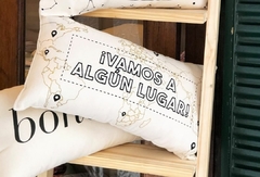 Almohadón algodón serigrafeado 45 x 25cm Vamos a algún lugar - comprar online