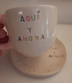 Juego Taza + Plato "aquí y ahora" en internet