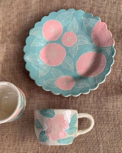 Plato verde y rosa con flores y hojas - comprar online