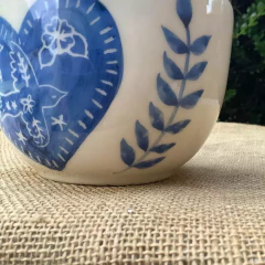 Tazón crudo con corazón, paloma y ramas en azul - comprar online