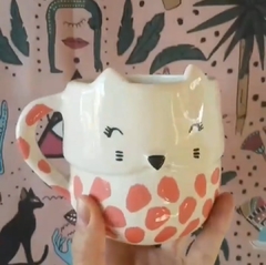 Tazón Gatito color crudo con manchitas rojas