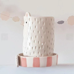 Maceta Oso color crudo con plato bufanda a rayas en internet