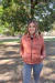 Campera de mujer ultraliviana con capucha fija.