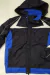 Campera de hombre PRE SKY con capucha desmontable por medio de cierre. SOLO TALLE XL.