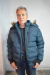 Campera de hombre en nylon con capucha con piel desmontable.