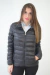 Campera de mujer en nylon ultraliviana con pack. Brillosa.