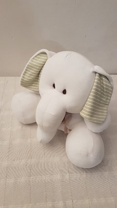 Elefante grande blanco en internet