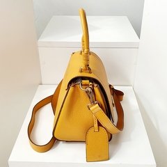 Mini Bag Boju Amarela na internet