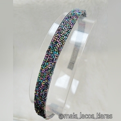 tiara preta com canutilhos coloridos