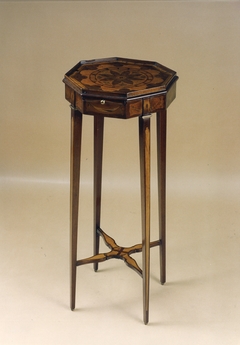 Mesa Kettle Stand con marqueterie
