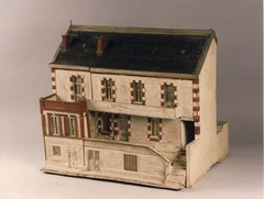 Cómoda de mesa. Casa en miniatura con cajones