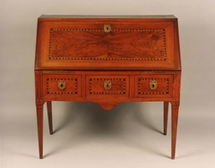 Bureau Francés en nogal con marqueterie