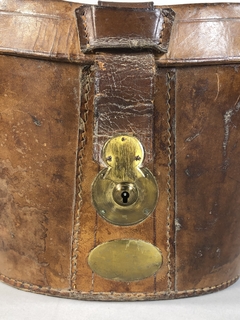 Caja sombrerera Inglesa Victoriana Circa 1870 en internet