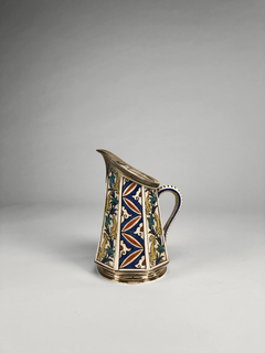 Jarra de porcelana y plata.