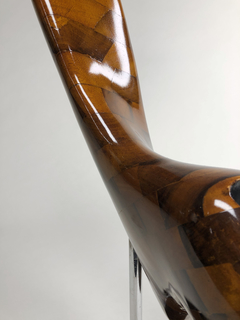 Escultura en madera, acrílico y hierro. en internet