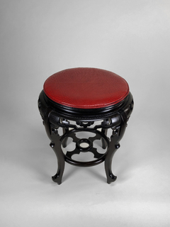 Pedestal en madera tallada - comprar online