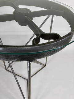 Imagen de Mesa de diseño en acero y vidrio