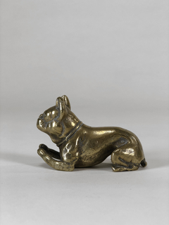 Escultura de perro en bronce