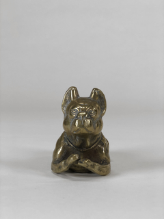 Escultura de perro en bronce en internet