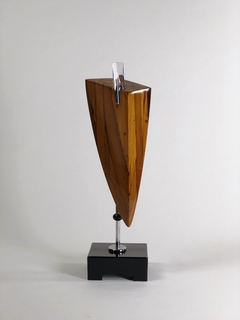 Escultura en madera y acrílico
