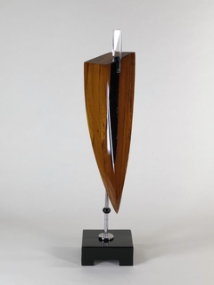 Escultura  en maderas y acrílico