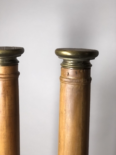 Columnas en pinotea y bronce en internet