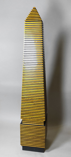 Obeliscos de madera de L. Schmidt