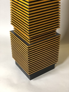 Obeliscos de madera de L. Schmidt en internet