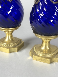 Imagen de Anforas Francesas en cristal azul y bronce