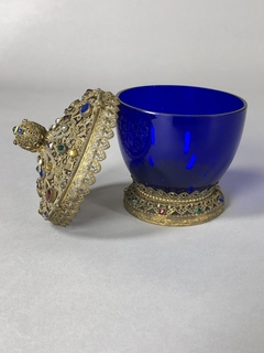 Ormolu Mounted Casket en cristal, bronce y piedras