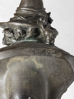 Bustos en bronce cincelado con pedestal